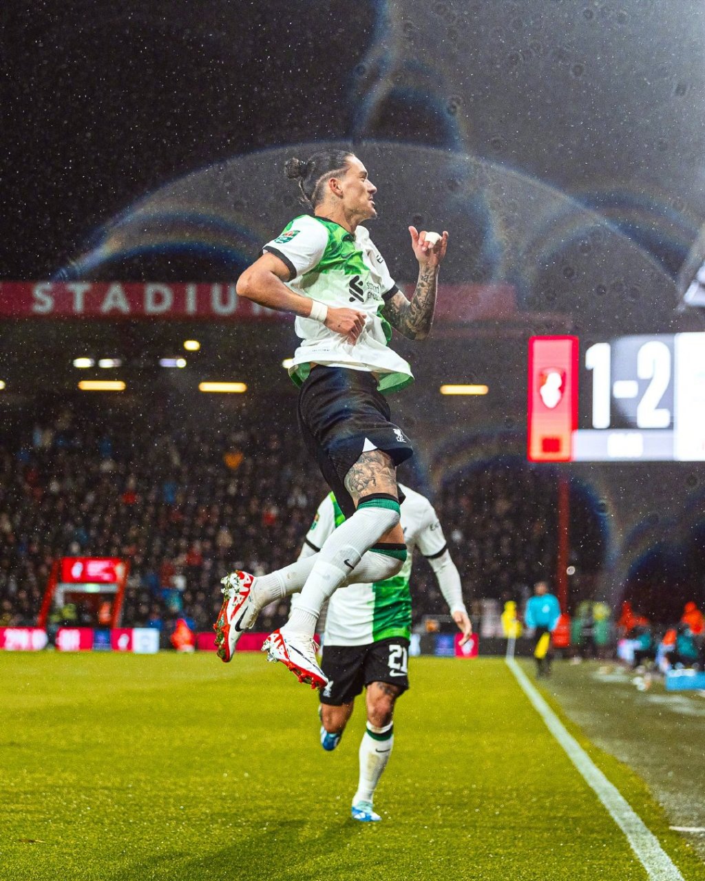 利物浦客场战胜伯恩茅斯,继续领跑 利物浦客场战胜伯恩茅斯,继续领跑