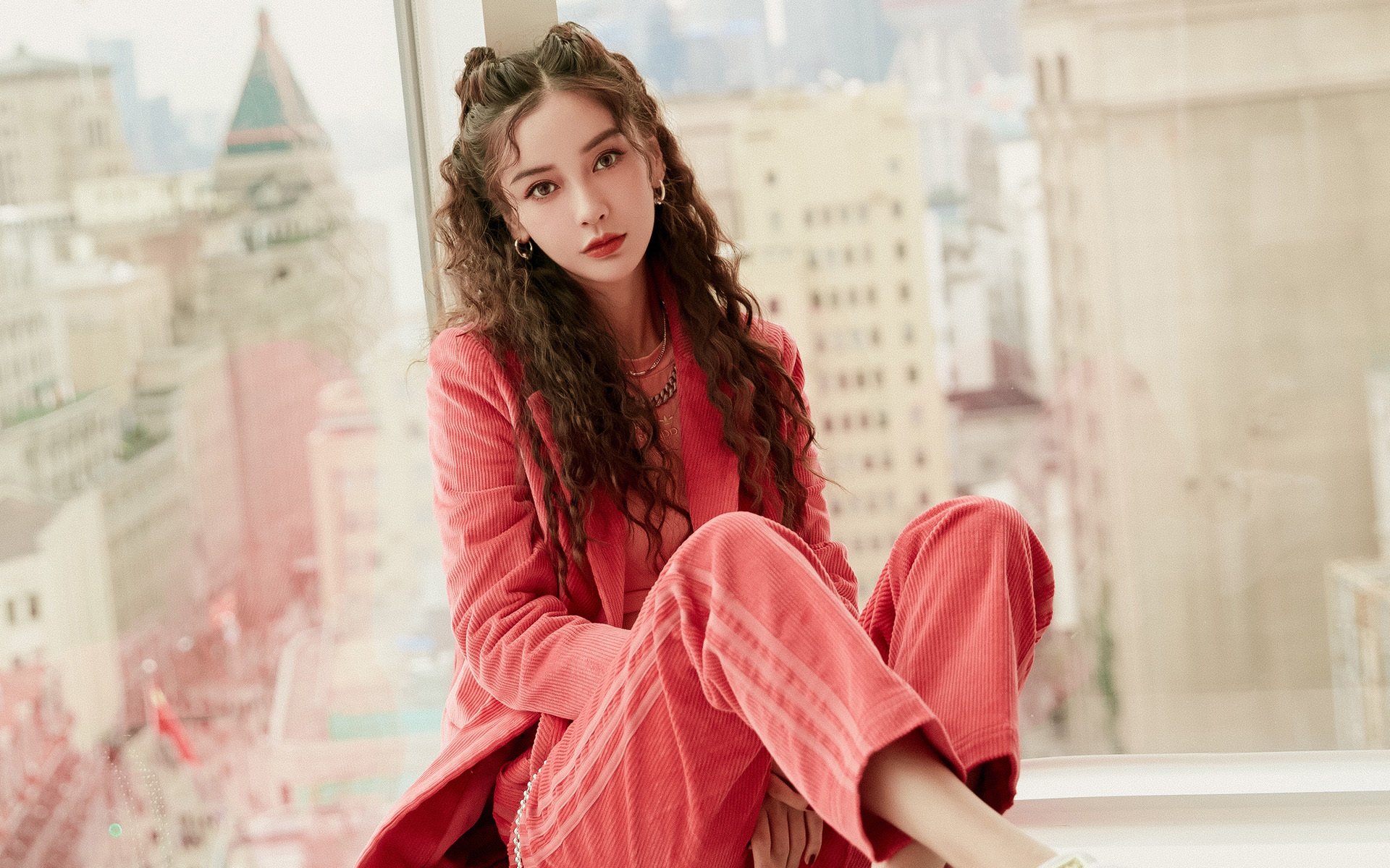 双面胜利，篮球殿堂的窒息时刻与足球绿茵的征服之道